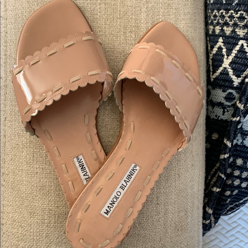 Manolo Blahnik Tan Scalloped Edge Sandals